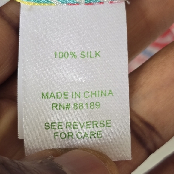 Lilly Pulitzer Elsa 100% Silk Top Let Minnow Sz S Popover Detail Logo Buttons - Picture 9 of 11